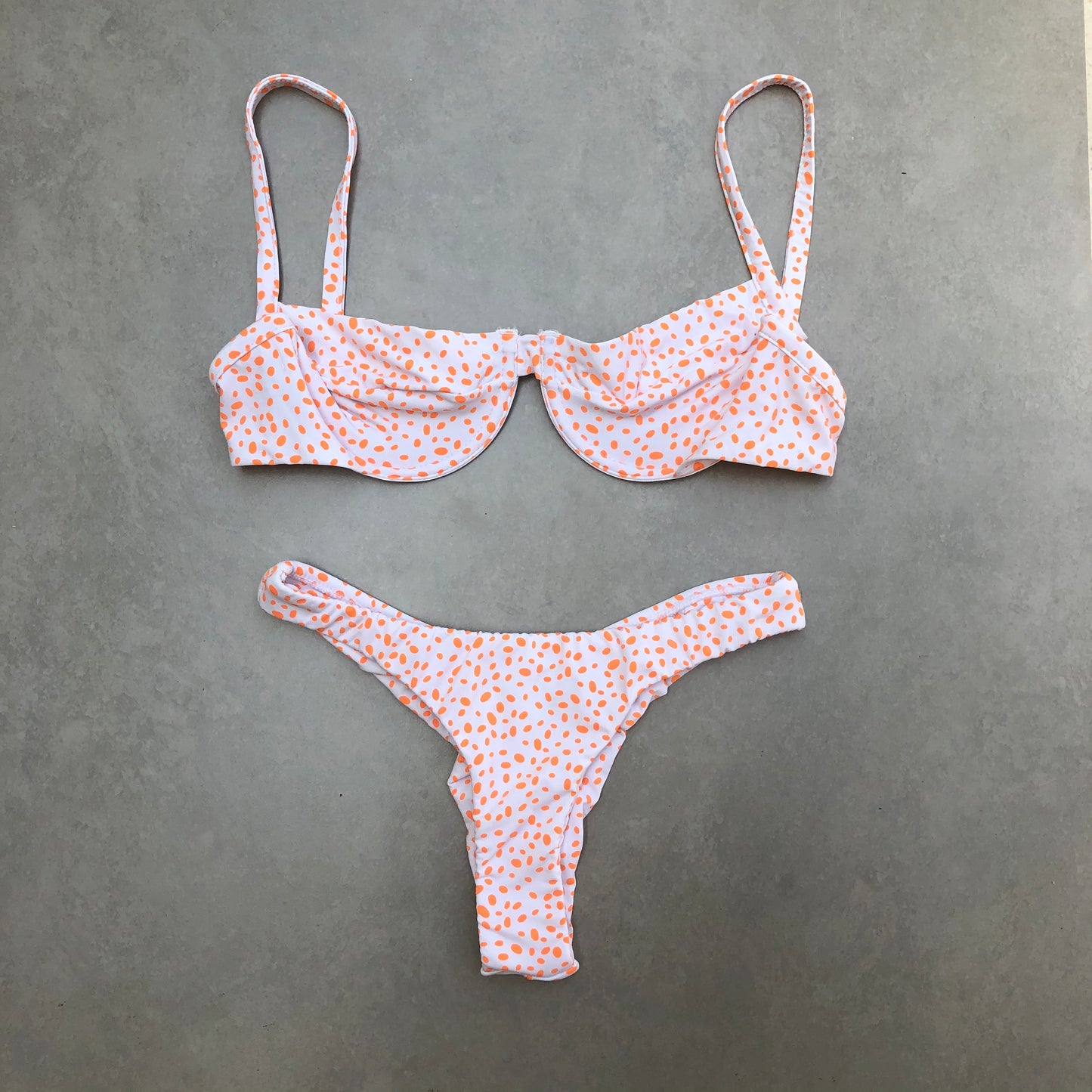 Conjunto Frida Bolinha